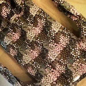 Pre-owned excellent condition rips stains and stylish blouse